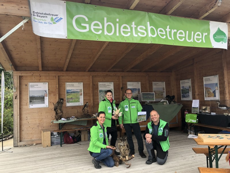 Dirk Alfermann (2. von rechts) zusammen mit der Gebietsbetreuerin „Weltenburger Enge“, Franziska Jäger (2. von links) und der Kollegin bzw. dem Kollegen der „Sandmagerrasen-Schutzgebiete bei Erlangen“, Wiebkea Bromisch und Stefan Mümmler.