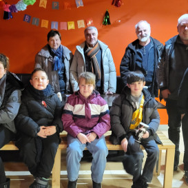 Die Gruppe des Integrationsprojekts des Mehrgenerationenhauses Traunreut beim gemeinsamen Kinobesuch – ein Abend voller Freude und Gemeinschaft. ©Landratsamt Traunstein