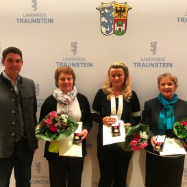 © Landratsamt Traunstein: Verdienstmedaille des Verdienstordens der Bundesrepublik Deutschland (von links): Elfriede Allerberger, Grit Mühlauer, Erika Stefanutti