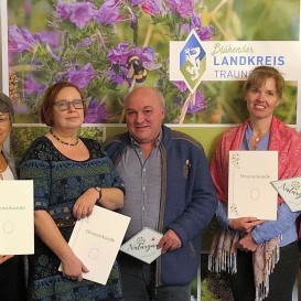 Landrat Siegfried Walch, Maria Wegerer, Hans und Edeltraud Seehuber (Otting), Doreen und Rudi Maierhofer (Otting), Christa und Michael Luckas (Petting), Kreisfachberater Markus Breier, Kreisverbandsvorsitzender Florian Seestaller © Landratsamt Traunstein