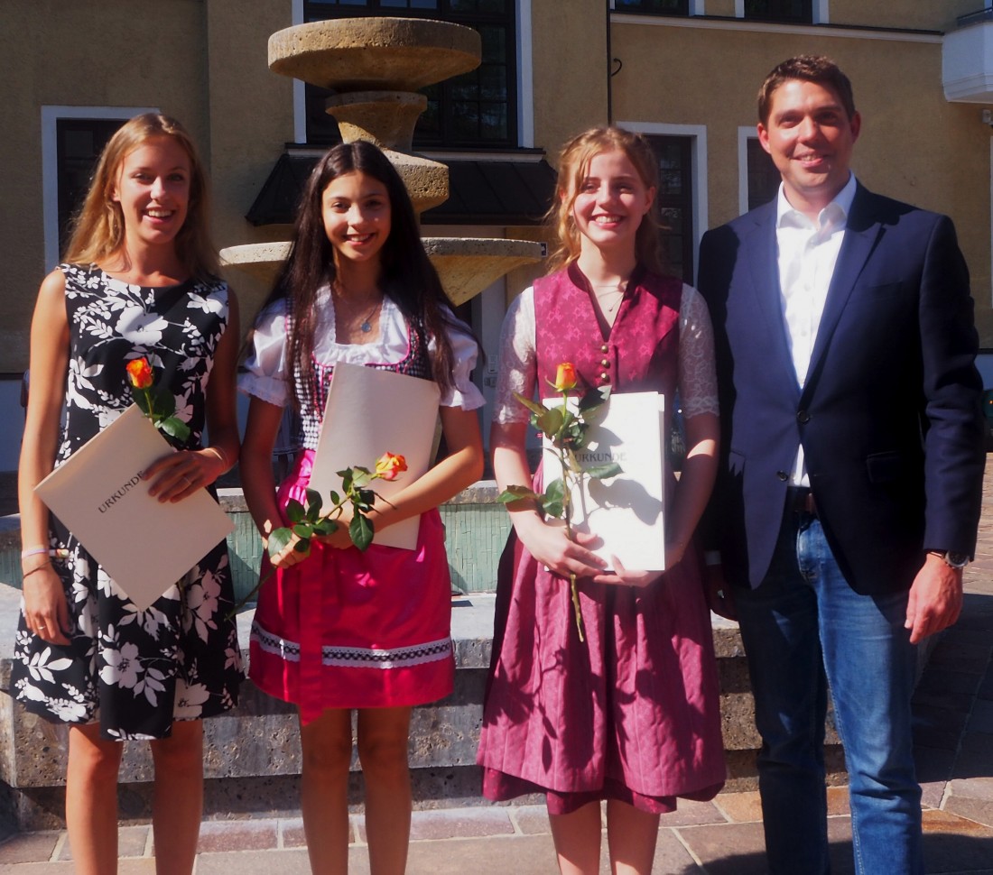 Ehrung Der Jahrgangsbesten Realschulerinnen Und Realschuler Aus Dem Landkreis Landratsamt Traunstein