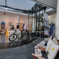 Der Pop-Up Store im Forum Chiemgau ist für die Eröffnung am 21.05. schon fertig aufgebaut © Landratsamt Traunstein