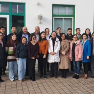 Die Besuchergruppe aus China mit dem Vertreter des Landratsamtes Traunstein, Michael Förtsch (5. v. links) sowie der Firma Nutracosmetic in Erlstätt, Geschäftsführer Marcus von Berg (4. v. links) und Viktoria Kretzschmar (6. v. links). ©Landratsamt Traunstein