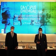 Landrat Siegfried Walch (rechts im Bild) begrüßte Prof. Dr. Andreas Straube (links) als Standortleiter der TH Rosenheim am Campus Chiemgau ©Landratsamt Traunstein