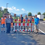 © Landratsamt Traunstein: v.l.n.r.: Gerhard Seehuber (Sachgebietsleiter Tiefbau Landratsamt Traunstein), Bürgermeister Georg Schützinger, Josef Willeitner & Helwig Falch (Swietelsky Baugesellschaft mbH), Peter Drechsler(Gemeinde Grabenstätt), Christof Pinzer (SAK Ingenieurgesellschaft mbH), Johannes Bauer(Swietelsky), Tobias Nöhrig (SAK Ingenieurgesellschaft mbH).