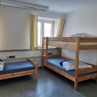 Schlafraum für die Flüchtlinge am Erstaufnahmezentrum (ehemaliges Kreiswehrersatzamt) © Landratsamt Traunstein