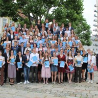 87 Abiturientinnen und Abiturienten aus dem Landkreis Traunstein schafften einen Notendurchschnitt von 1,5 oder besser ©Landratsamt Traunstein
