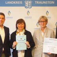 © Landratsamt Traunstein: Landrat Siegfried Walch, Sabine Zucker (Präsidentin Inner Wheel Club Chiemgau), Marga Leibold (Clubmeisterin Inner Wheel Club Chiemgau) und Florian Seestaller (Leiter der Bürgerhilfsstelle des Landkreises Traunstein)