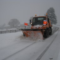 © Landratsamt Traunstein: Winterdienst-Räumfahrzeuge des Landkreises Traunstein im Einsatz. 